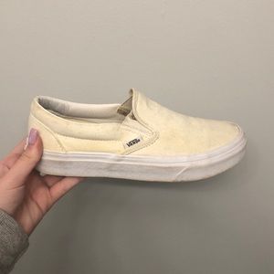 white slip on vans🦋
